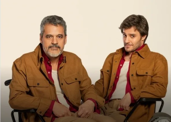 Atores do musical ‘Feliz Ano velho’ são alvo de protesto de cadeirantes