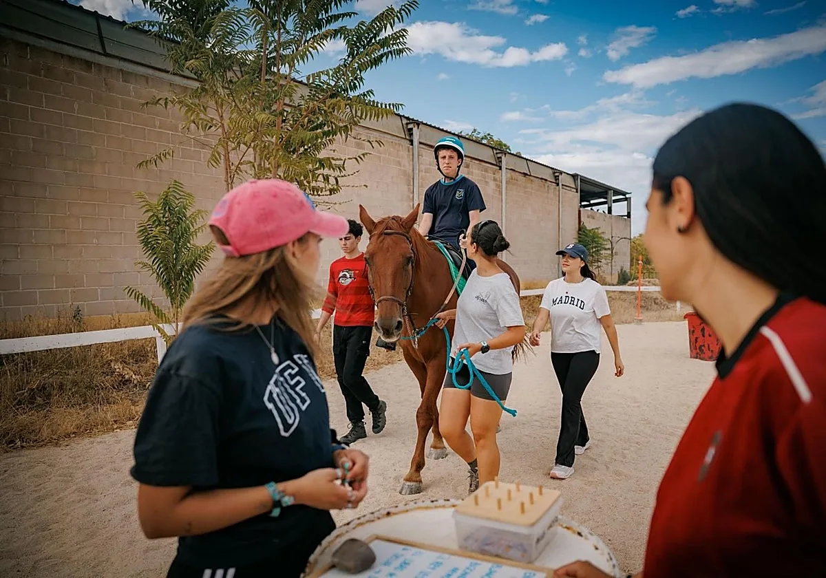 Terapias a caballo para personas con diversidad funcional: «Esto nos ha dado la vida»