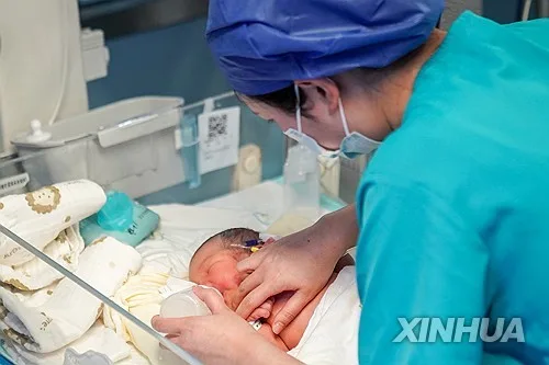中 출생률 한해만에 다시 감소세…65세 이상 인구 15.9%