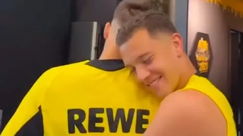 Neuzugang da - Warmer BVB-Empfang für Konstantelias