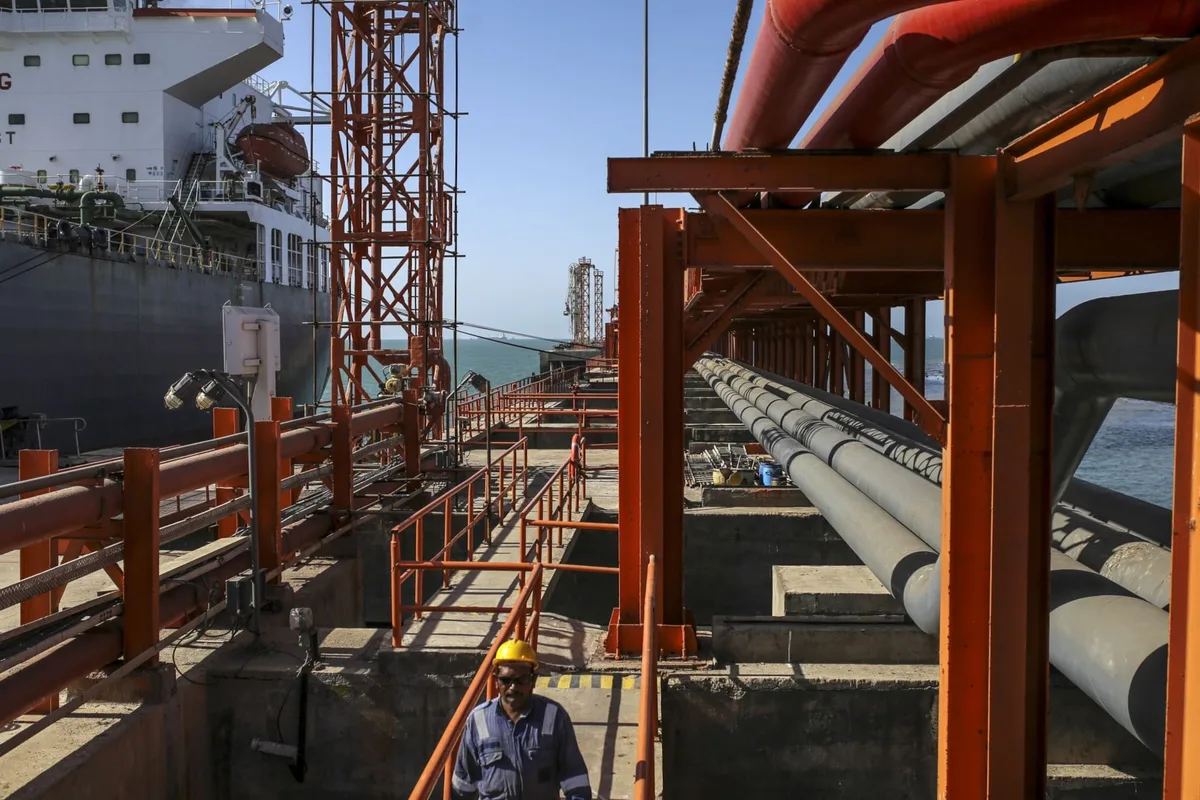 India obliga a sus refinerías a duplicar la producción de gas para blindarse ante eventuales crisis de suministro