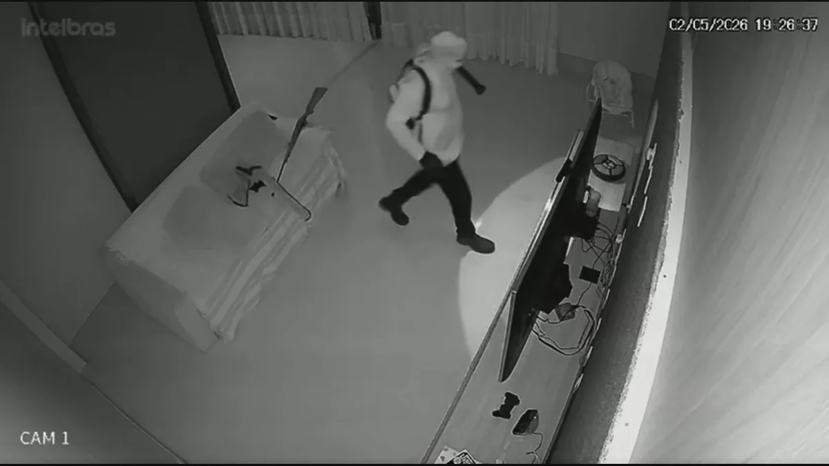 Homem é preso suspeito de furtar 14 casas do Park Way, no DF; VÍDEO mostra ação
