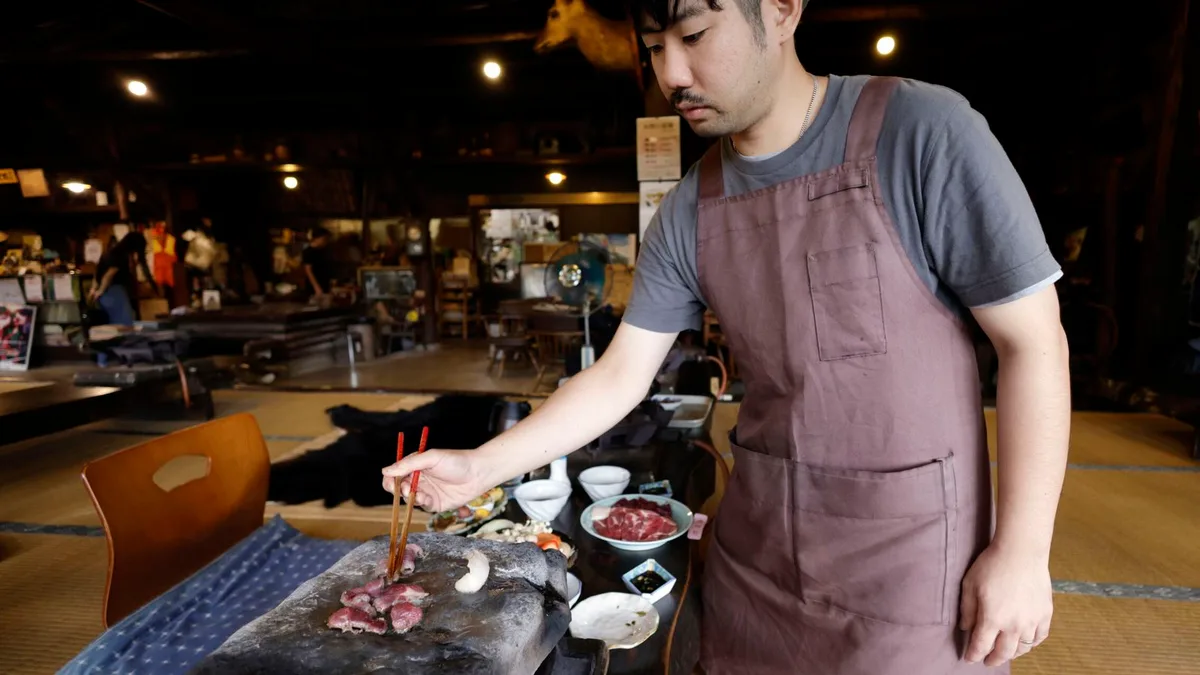 El restaurante de Japón donde triunfa la carne de oso tras un año de ataques sin igual