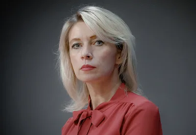 Захарова объяснила, почему не покупает аксессуары Chanel