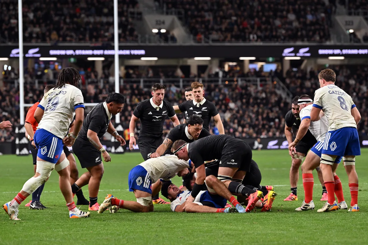 SHOULDER CHARGE: Boks muse aloud about All Blacks’ possible illegal breakdown tactics