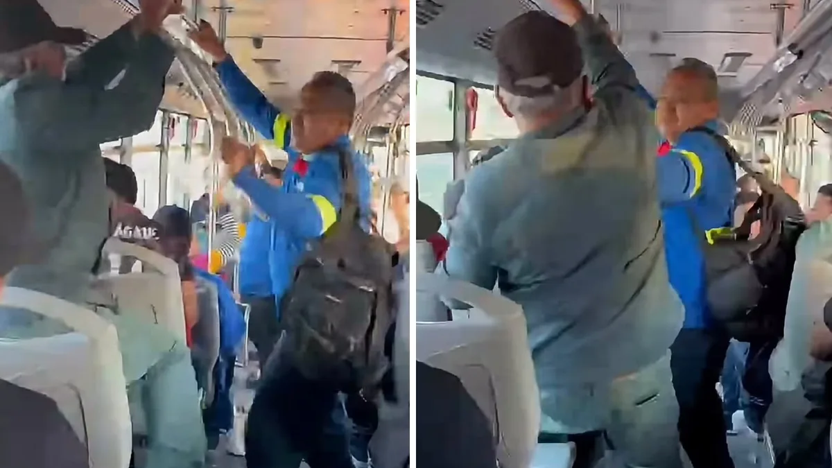 Captan pelea entre adultos mayores en un camión de Monterrey: riña fue por abrir las piernas demasiado