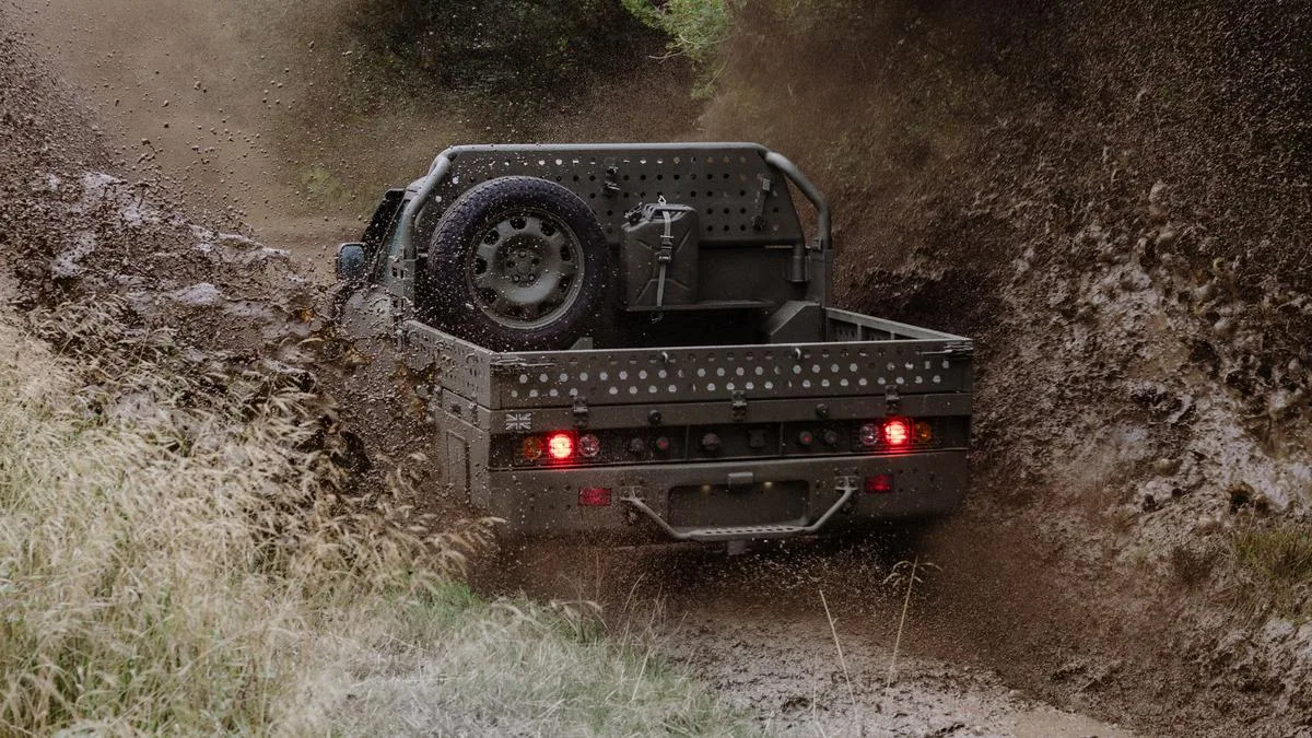 Land Rover Defender pickup revealed