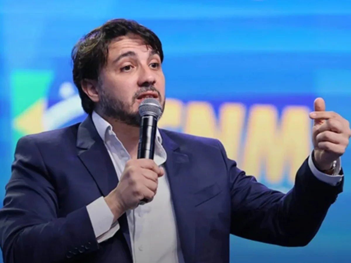 Defesa de Renan Santos pede análise urgente de decisão de Toffoli pelo plenário do TSE