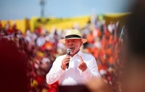 Lula diz querer quarto mandato para impedir volta de direita que ‘ria de asfixiados’