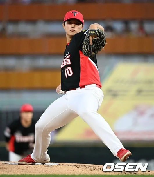 [사진]역투하는 KIA 선발 김태형