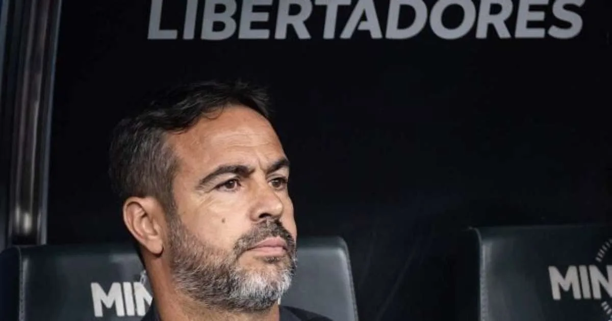 "Não foi falta": Artur Jorge explode contra juiz em empate do Cruzeiro