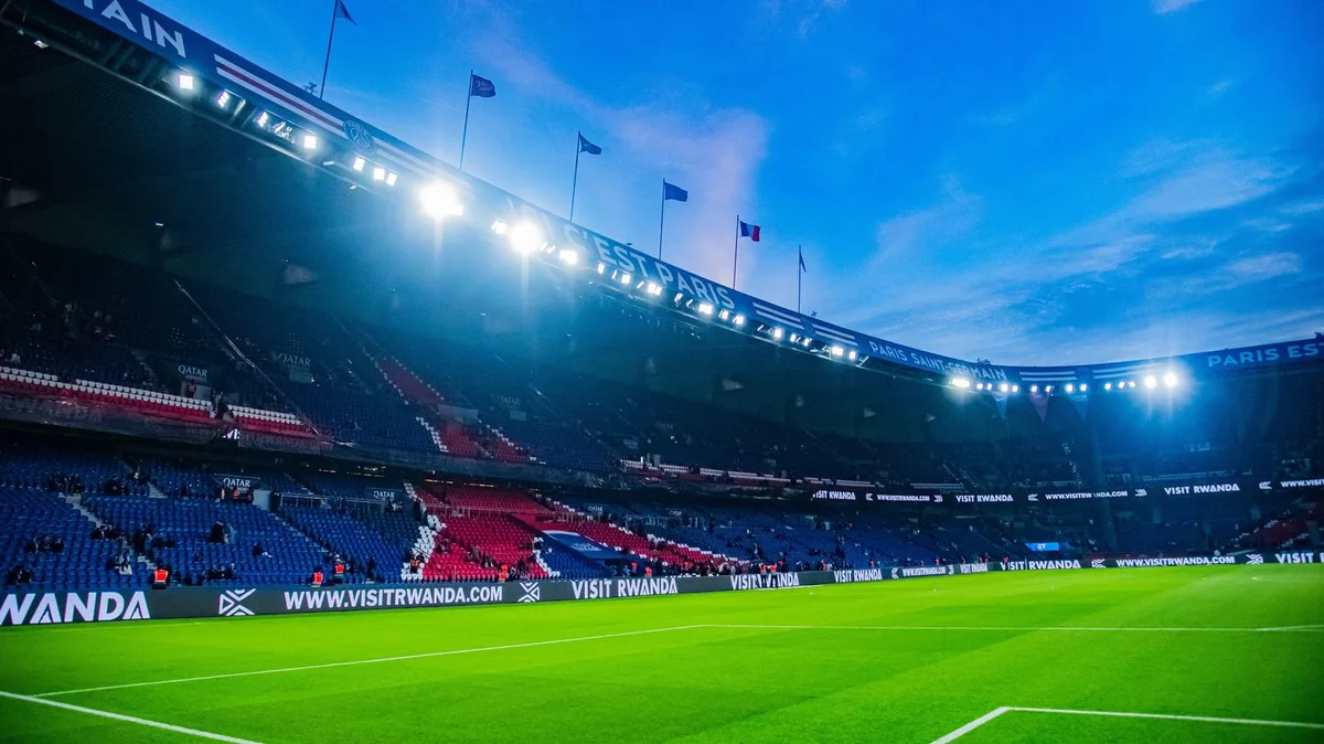"Le Parc des Princes, c'est la maison !" : en jouant les prolongations sur son futur grand stade, le PSG fait face à des critiques de Paris à Massy