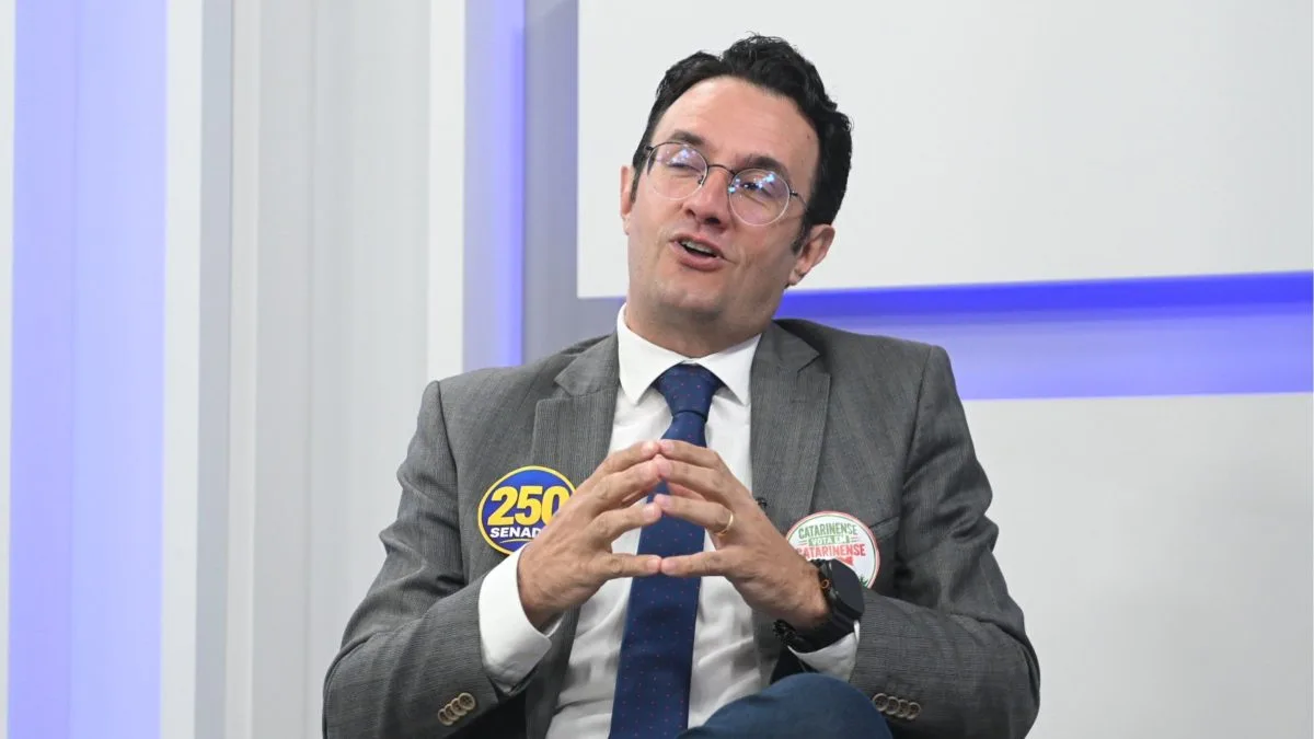 ‘Hoje o produtor rural é um escravo dos bancos’: Jeferson Rocha critica monopólios do agro e afirma que juros altos sufocam pequenos produtores de SC