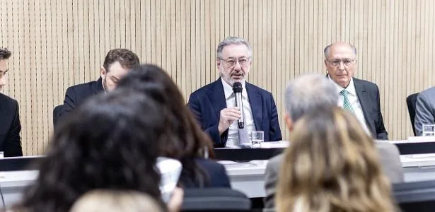 Brasil não vai atrelar negociação de tarifas à eleição, diz ministro