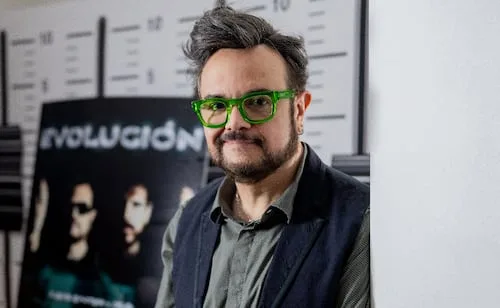 Aleks Syntek pospone su gira por Europa por recomendación médica; receta revela trastorno psicótico
