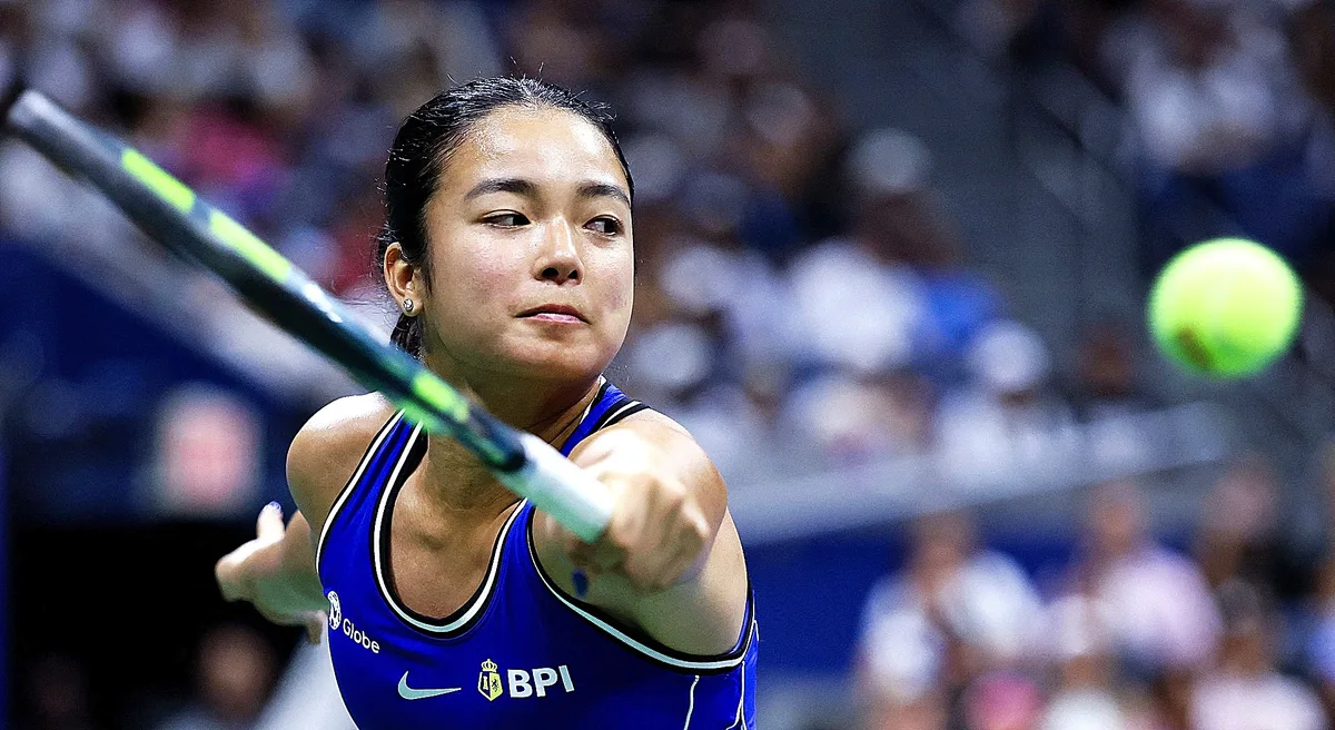La nueva estrella del tenis se llama Alex Eala, lleva media vida en España y es pupila de Rafa Nadal: "Un día bajó a la pista para darle un par de consejos"