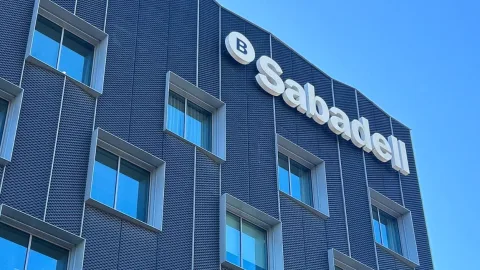 Sabadell lidera el rally de la banca europea y los analistas sitúan sus acciones por encima de los 3,8 euros