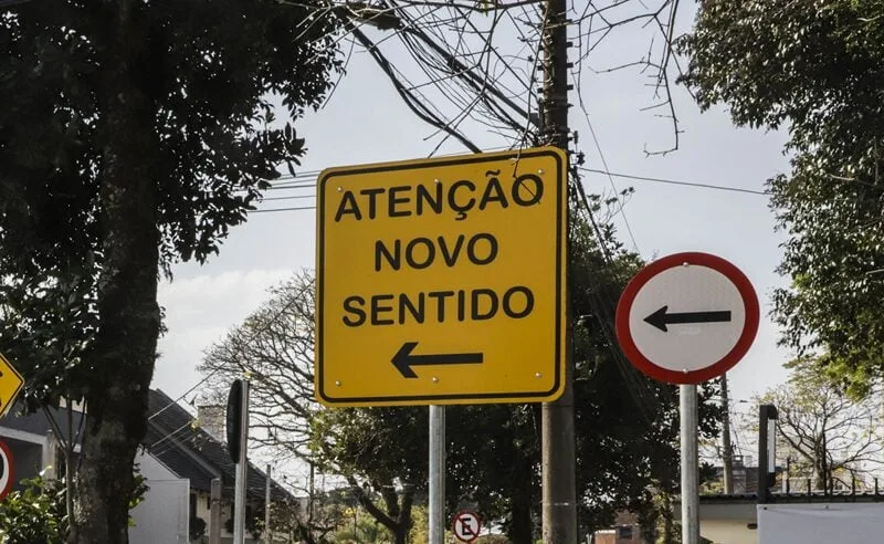 Veja qual rua de Curitiba muda de sentido nesta quarta-feira