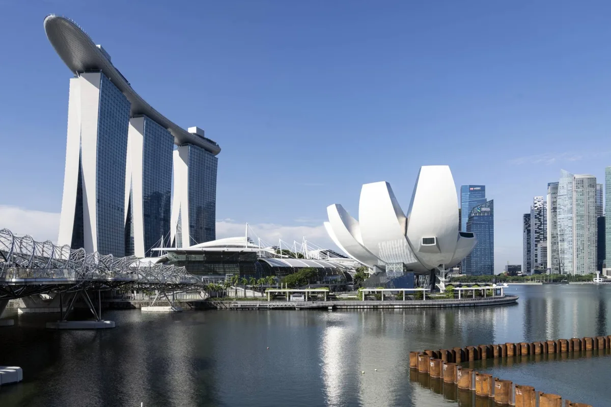 Singapore casino’s winning streak puts pressure on losing rival