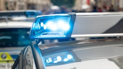 Polizei: 16-Jährige in Köln von Teenagern mit Roboter sexuell belästigt
