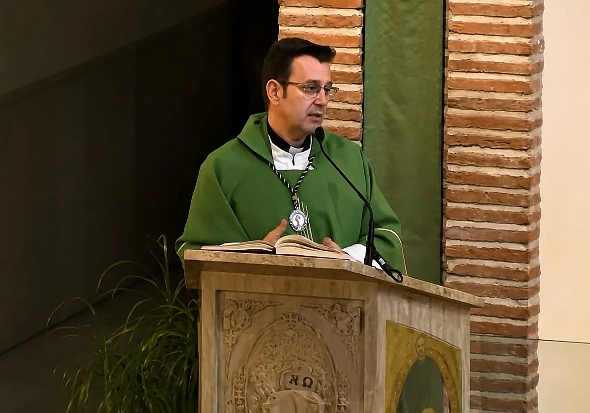 Desde el púlpito, contra Sánchez: «Los socialistas viejos le odian porque se está cargando el partido»