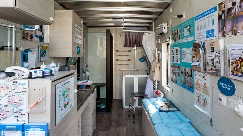 Essonne: le "Silver Truck" sillonne le département pour aider les séniors à sécuriser leur logement