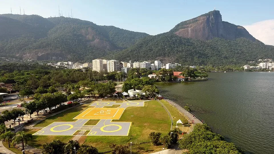 Anac suspende quatro empresas de voos panorâmicos no Rio após queda de helicóptero