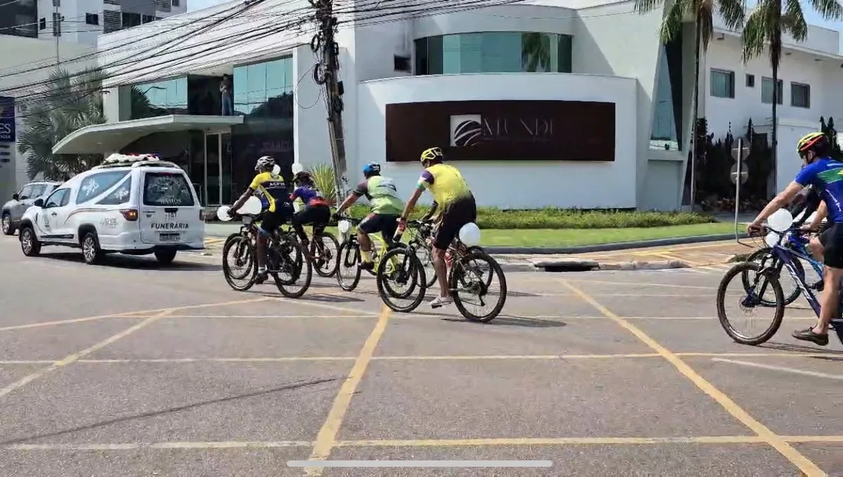 Amigos fazem cortejo de bicicleta em homenagem a ciclista atropelada em RO: 'Deixou um legado', diz amigo