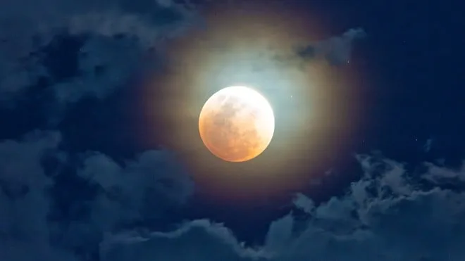 Eclipse Lunar visível no Brasil hoje! Como observar a olho nu e onde ver ao vivo pela internet