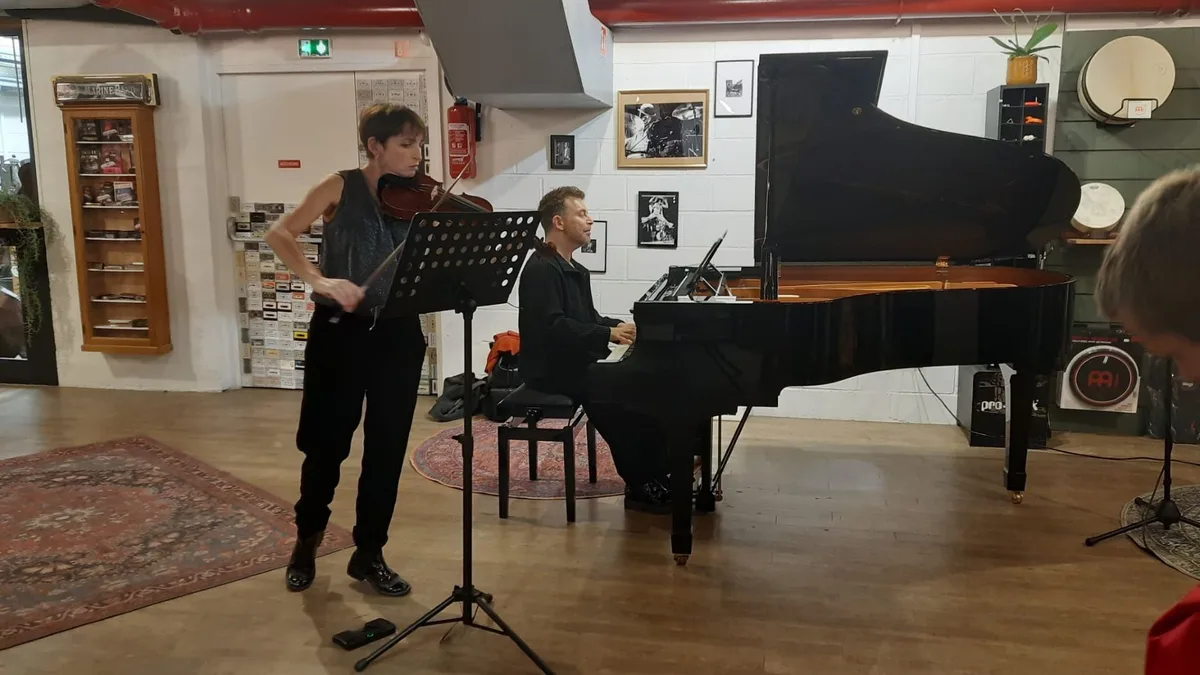 Volé par les nazis en 1940 et retrouvé à Vichy, le « violon Choubry » revient dans sa famille
