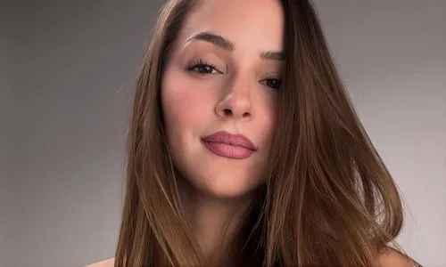 Mariana Rodríguez luce el mismo outfit de embarazo de Anne Hathaway