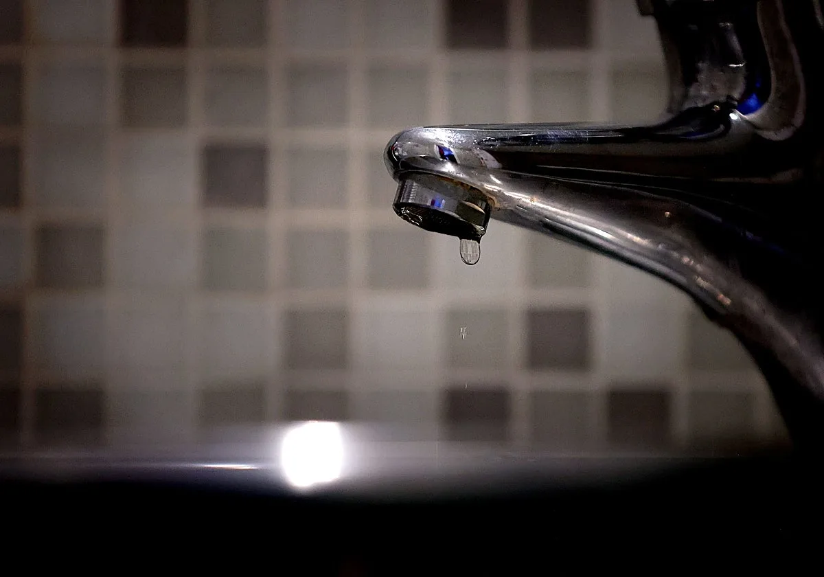 Lora del Río recupera «poco a poco» el suministro de agua tras la tercera reparación en sus tuberías