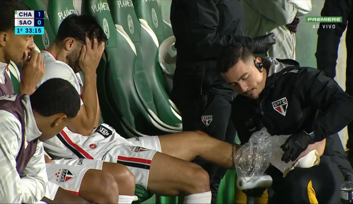 Calleri, do São Paulo, inicia tratamento no tornozelo e não tem previsão de retorno