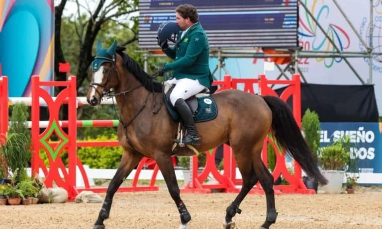Gabriel Gouveia assume liderança e Brasil fica perto do ouro por equipes no salto