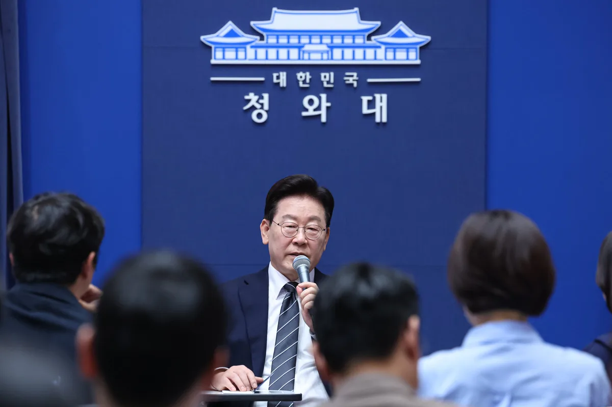 李 “경찰청장 인선, 조만간 해결될 것... SNS는 나의 목숨 줄”
