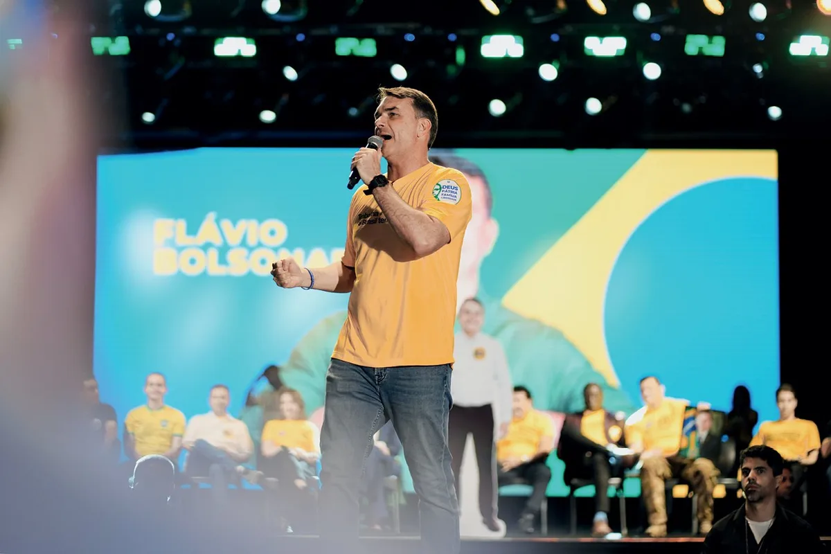 Às vésperas da campanha, caso de filiação ao Missão prejudica imagem de Flávio Bolsonaro nas redes