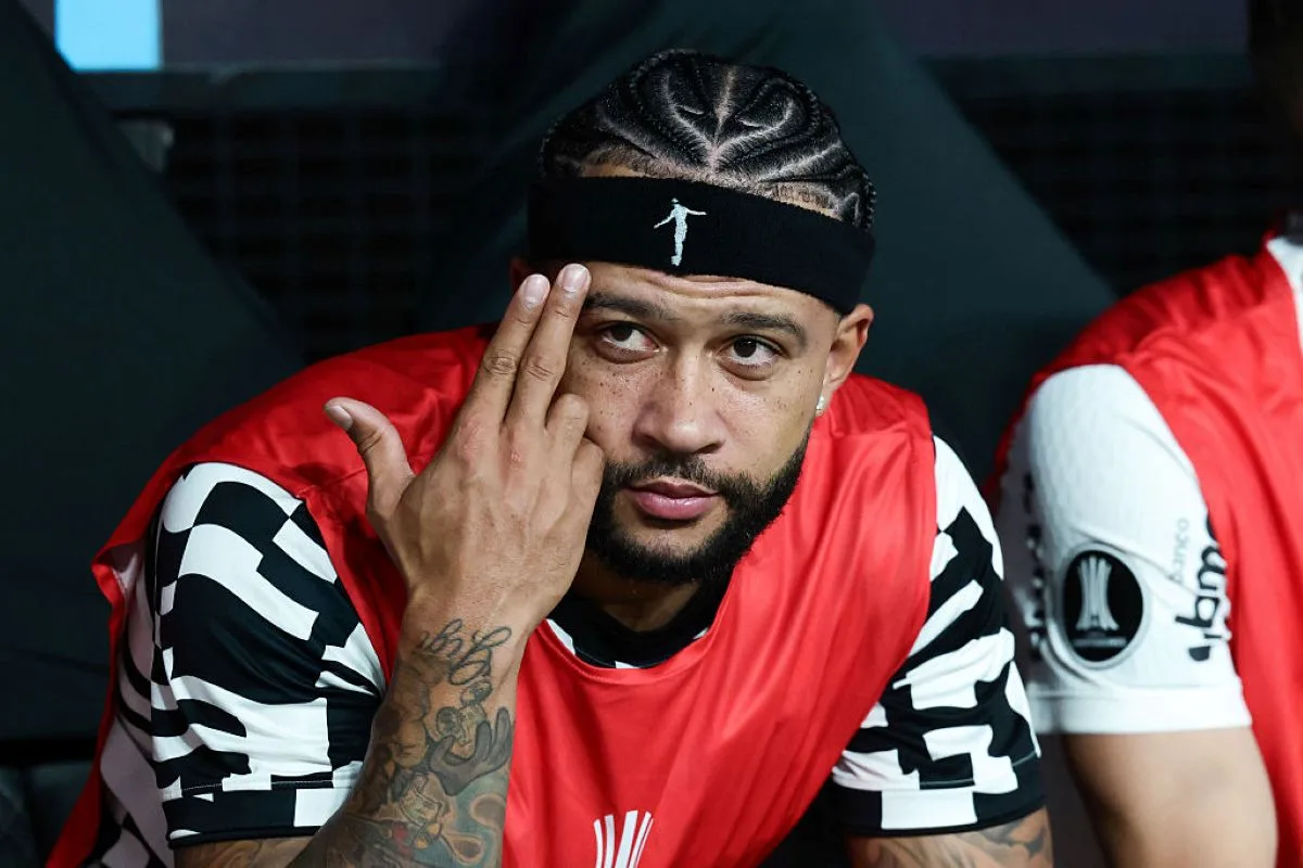 "Não luto contra meus demônios", diz Memphis Depay nas redes sociais