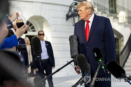 美법원, CNN 등 3개 언론사 백악관 출입 허용 명령 연장