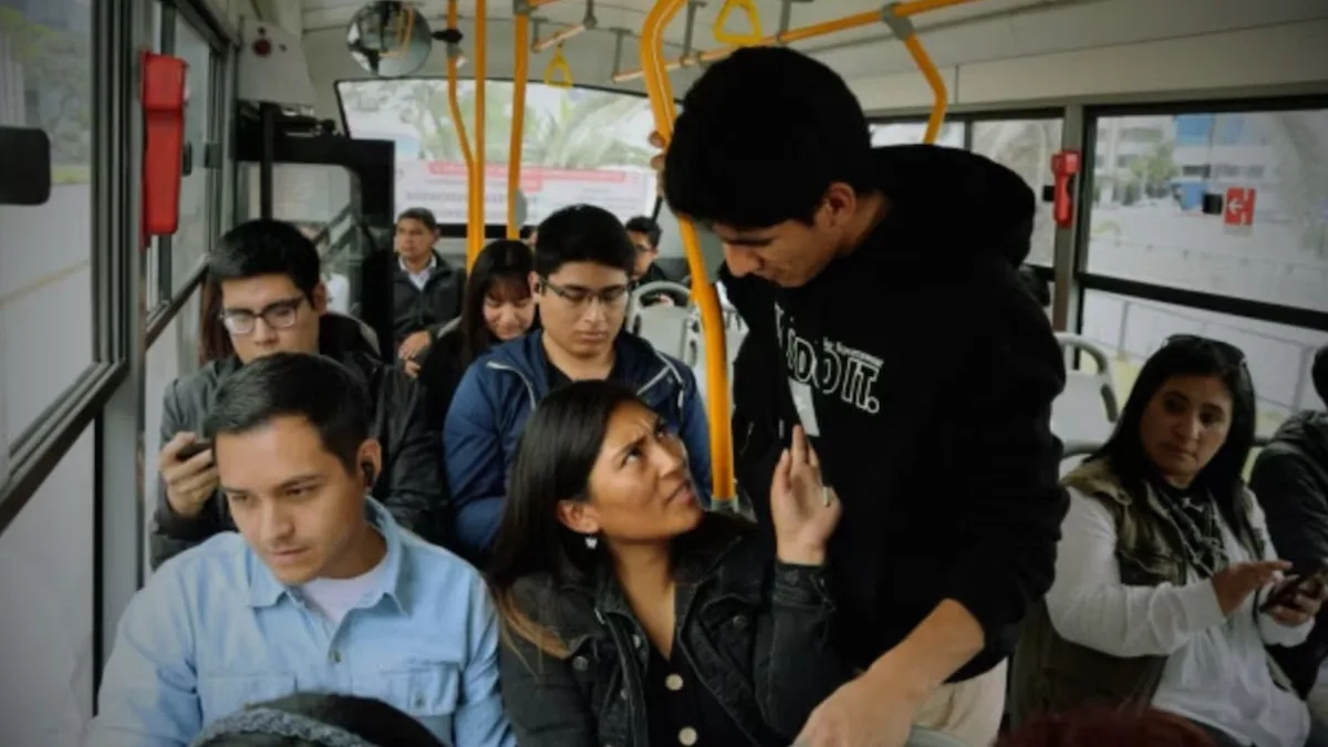 Acoso sexual en Bogotá: más del 95% de las mujeres teme ser víctima y 8 de cada 10 se sienten inseguras en espacios públicos