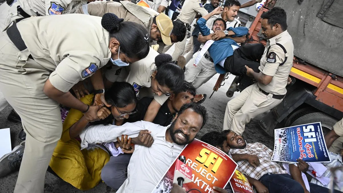 SFI demands withdrawal of G.O. 97 merging polytechnics with Young India Skill University