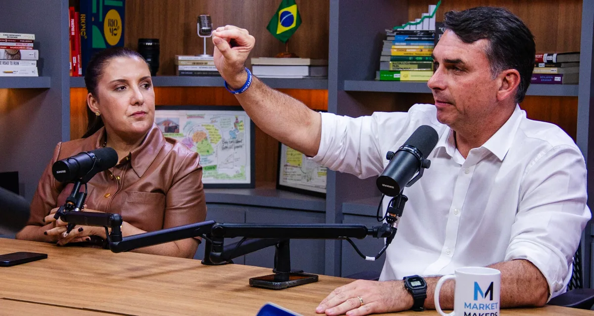 Flávio Bolsonaro quer anunciar novos nomes de equipe amanhã