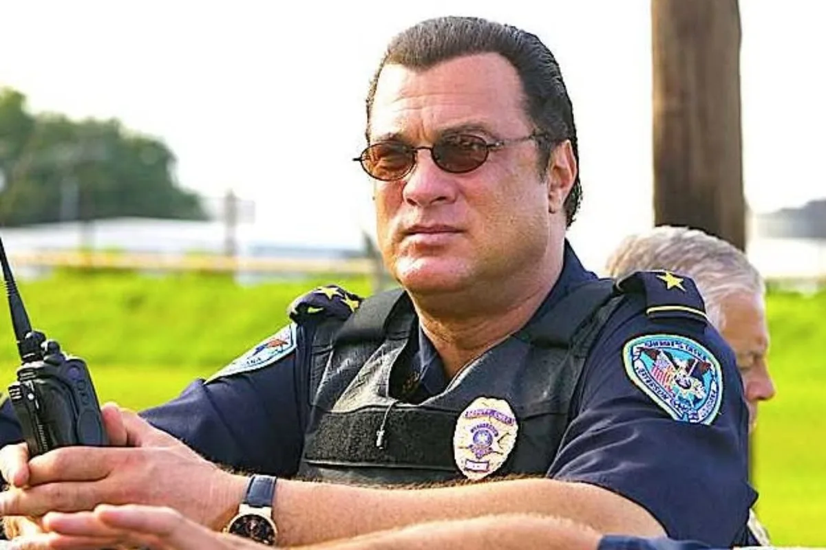 Fue estrella de las películas de acción más conocidas y ahora es policía: “Está acá porque le importa el país y quiere contribuir como cualquier otro vecino”