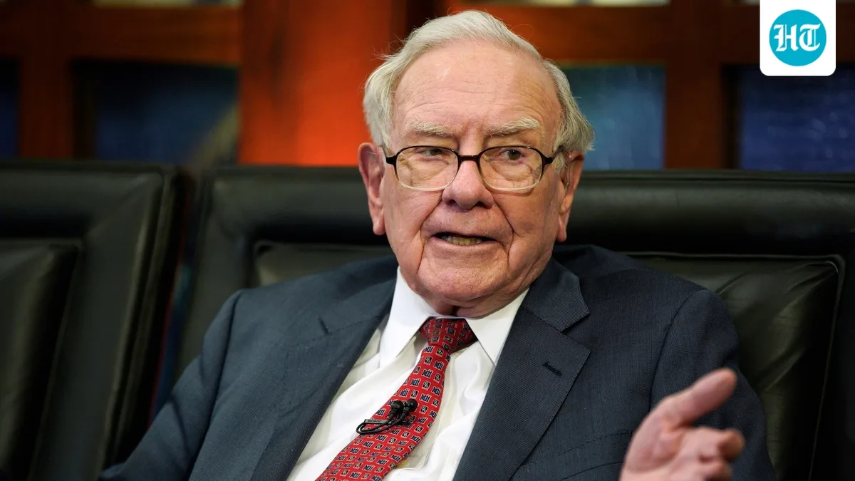 Why is Warren Buffett's S&P 500 ETF strategy relevant as AI stock valuations rise and bubble fears grow?