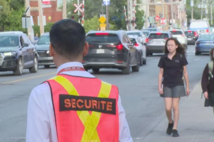 Montreal West parents want crossing guard back at troubled intersection near school