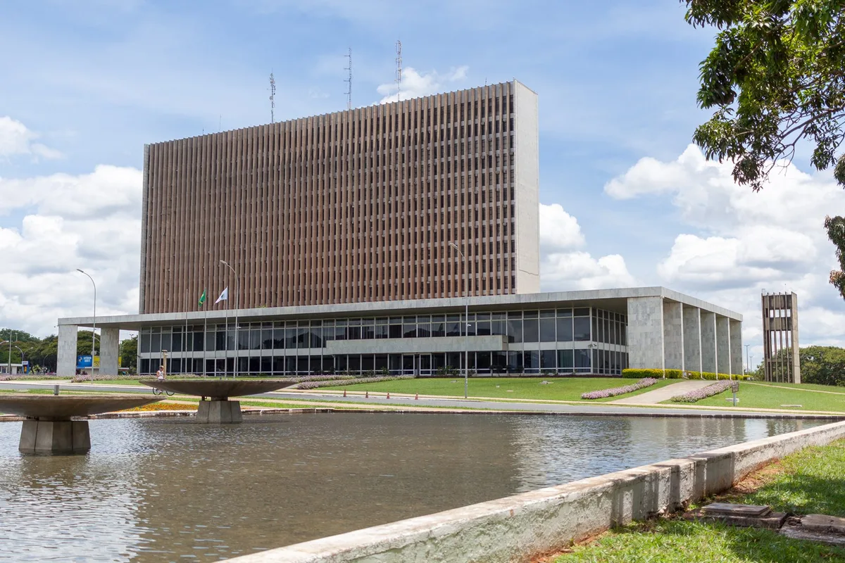 Quem são os candidatos a governador do DF nas eleições 2026