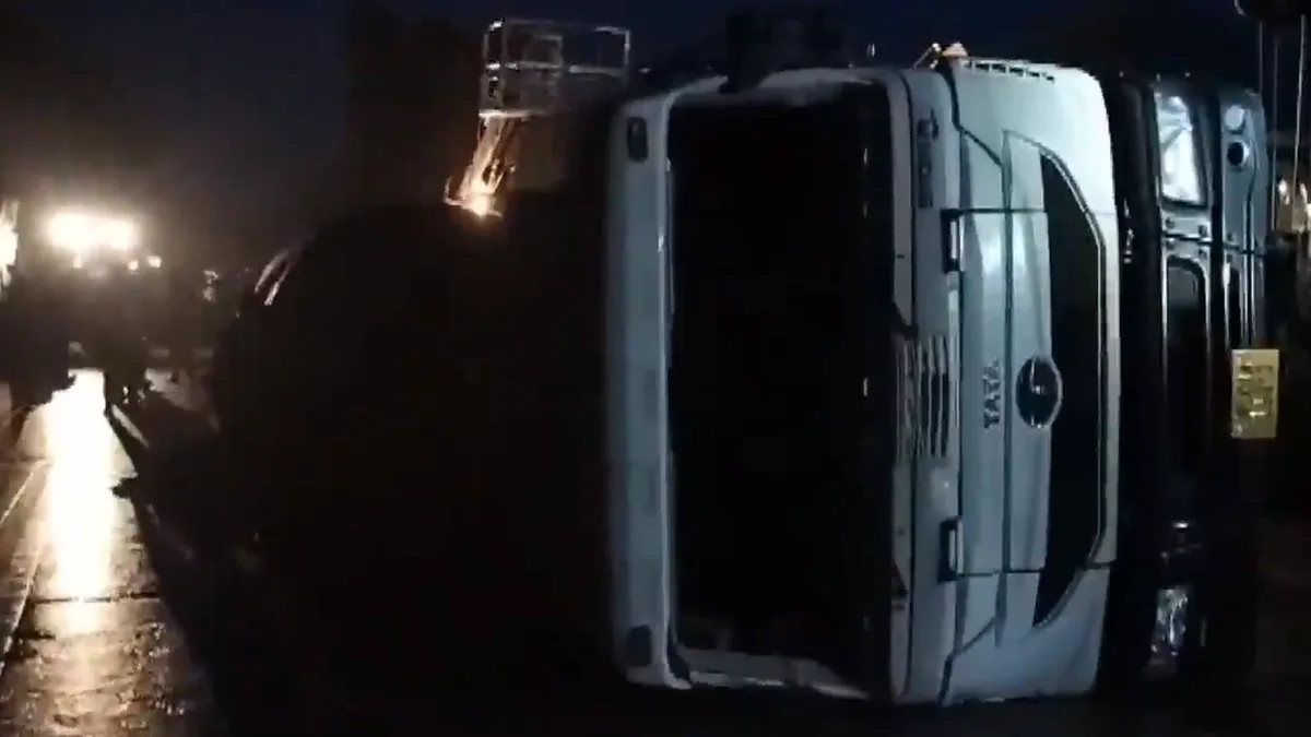 Five dead, 30 injured in bus-truck collision in M.P.’s Rewa