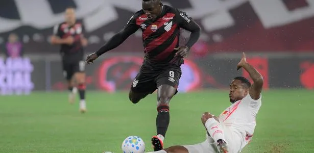 Athletico e Bragantino empatam em jogo com Volpi inspirado e lei do ex