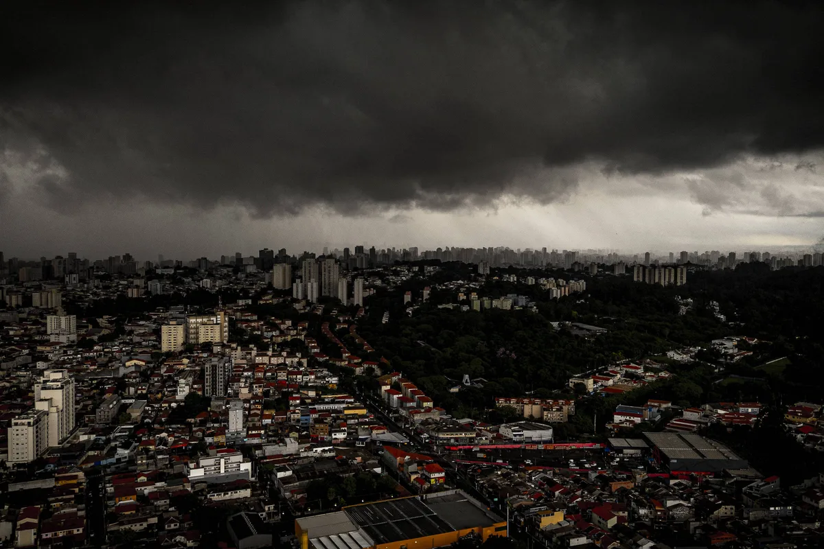 São Paulo deve ter céu nublado nesta segunda (24), e máxima não passa dos 19°C