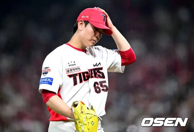 [사진]아쉬움 속 마운드 내려가는 KIA 성영탁