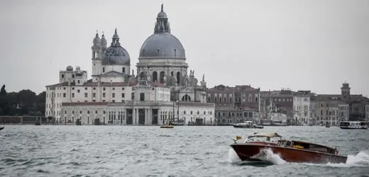 Venedig: Wassertaxi rammt Boot – frisch verheiratetes Paar stirbt
